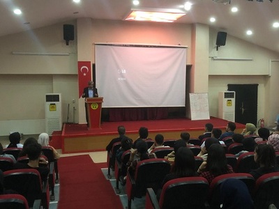 Fakültemiz Tarafından Kadın Hakları Bağlamında “İslam ve Kadın” Konulu Bir Konferans Gerçekleştirildi.