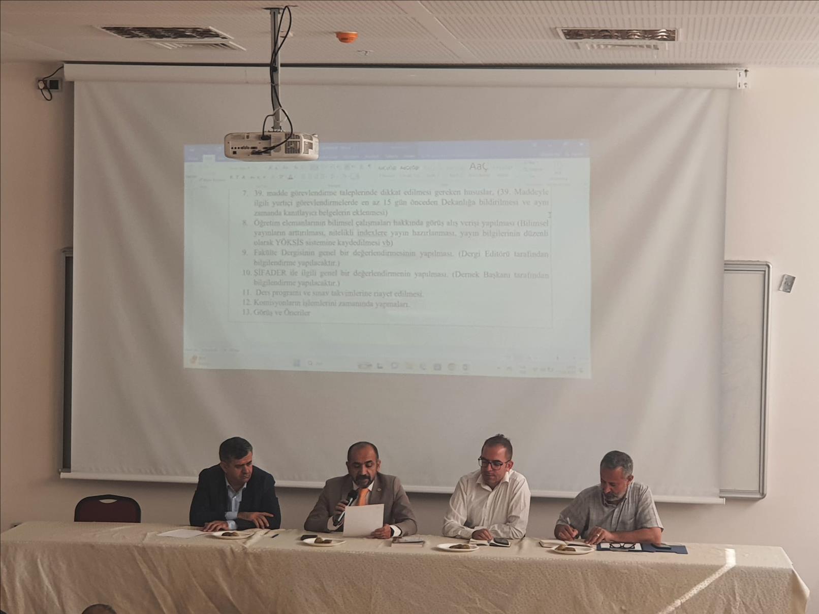 2025-2026-egitim-ogretim-yili-ilahiyat-fakultesi-akademik-kurul-toplantisi-yapildi