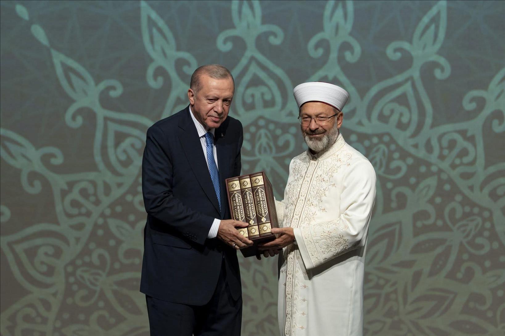 essiz-rehber-hz-muhammed-ve-asr-i-saadet-adli-konulu-siyer-eseri-yayimlandi