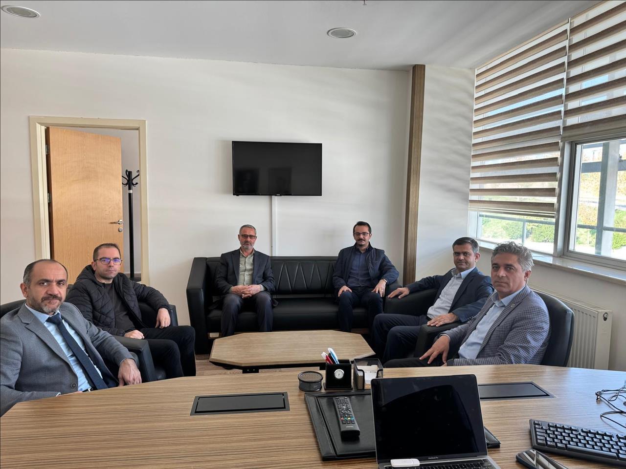 fakulte-yonetiminden-rektor-yardimcisi-prof-dr-ibrahim-huseyn-ye-hayirli-olsun-ziyareti