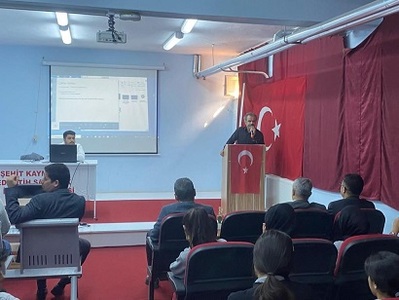 Fakültemiz Dr. Öğr. Üyesi Ruhullah ÖZ, "Dinamizm, İdealizm ve Rahatizm" Konulu Bir Konferans Verdi.