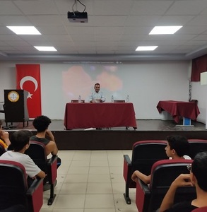 Fakültemiz Öğretim Üyesi Doç. Dr. Mehmet BAĞIŞ “Hz. Peygamberin Kısa Hayatı ve Gençlere Verdiği Önem“ Konulu Bir Konferans Verdi.