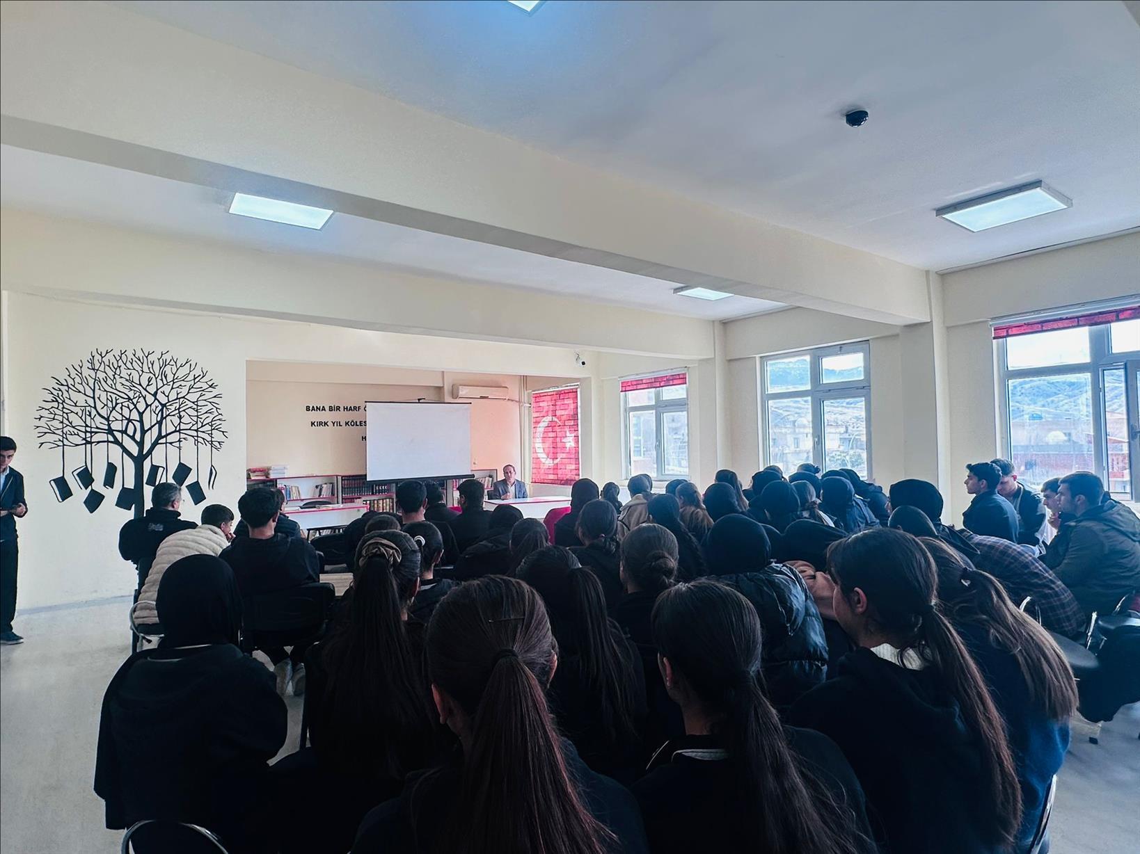 ogretim-uyemiz-dr-abdurrahman-yapar-tarafindan-kumcati-anadolu-imam-hatip-lisesinde-konferans-veril