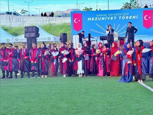 sirnak-universitesi-2025-2026-donemi-mezuniyet-toreni-kampusumuzde-coskuyla-duzenlendi